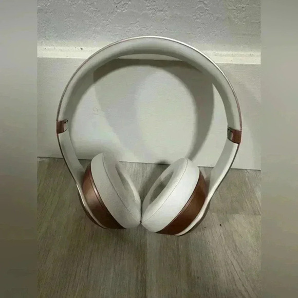 Beats by Dr. Dre Solo Wireless On Ear Headphones Rose Gold - Picture 7 of 12